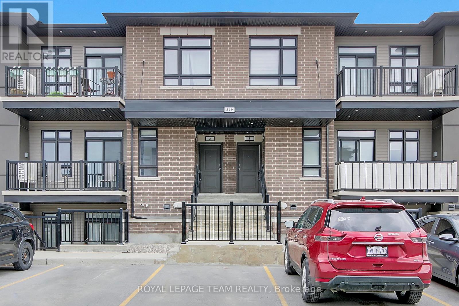 F - 320 Tulum Crescent, Ottawa, Ontario  K2S 0W1 - Photo 2 - X13091192
