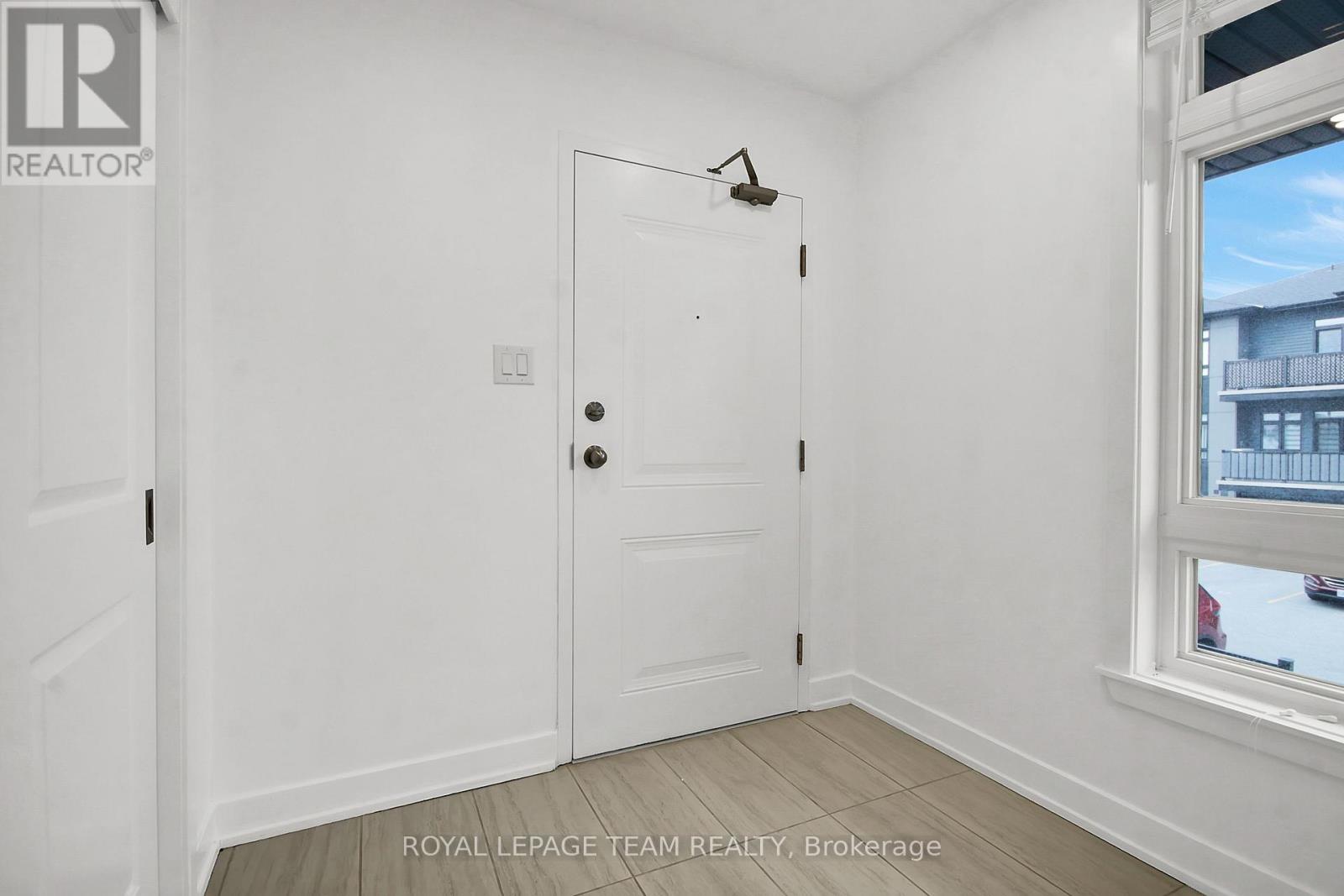 F - 320 Tulum Crescent, Ottawa, Ontario  K2S 0W1 - Photo 4 - X13091192