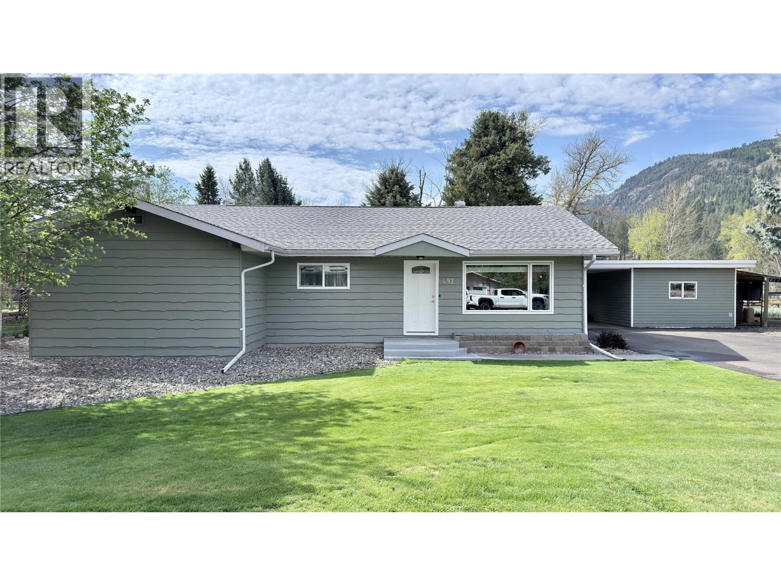 492 Fourth Avenue, Midway, British Columbia  V0H 1M0 - Photo 2 - 10385869
