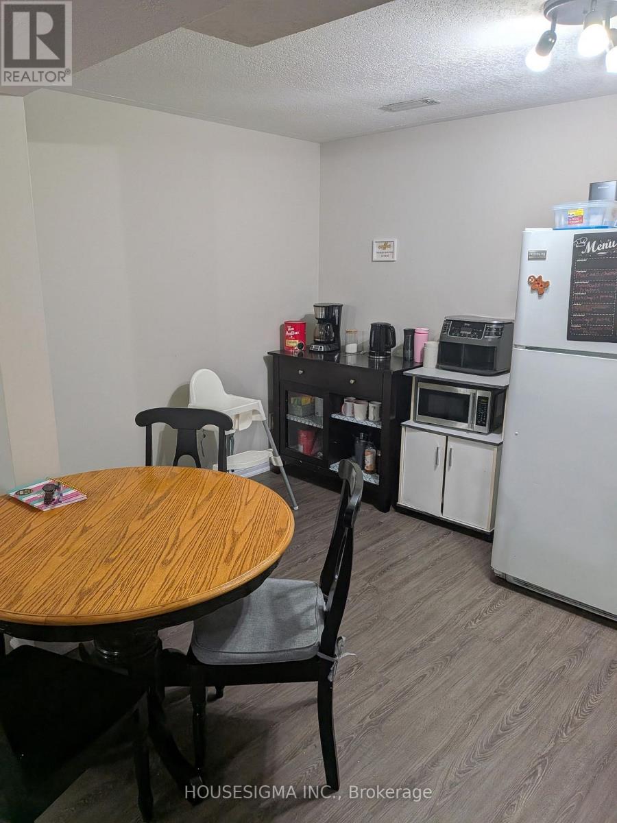 90 Penelope Drive, Kitchener, Ontario  N2N 3C5 - Photo 5 - X13043470