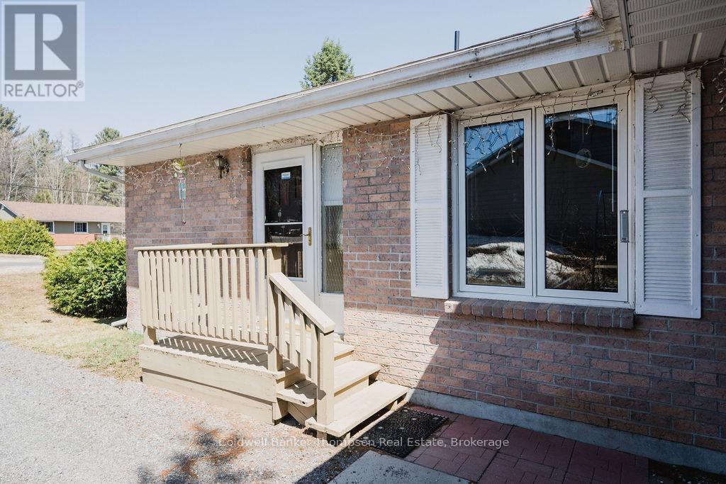 27 Queen Street, Sundridge, Ontario  P0A 1Z0 - Photo 3 - X13091102