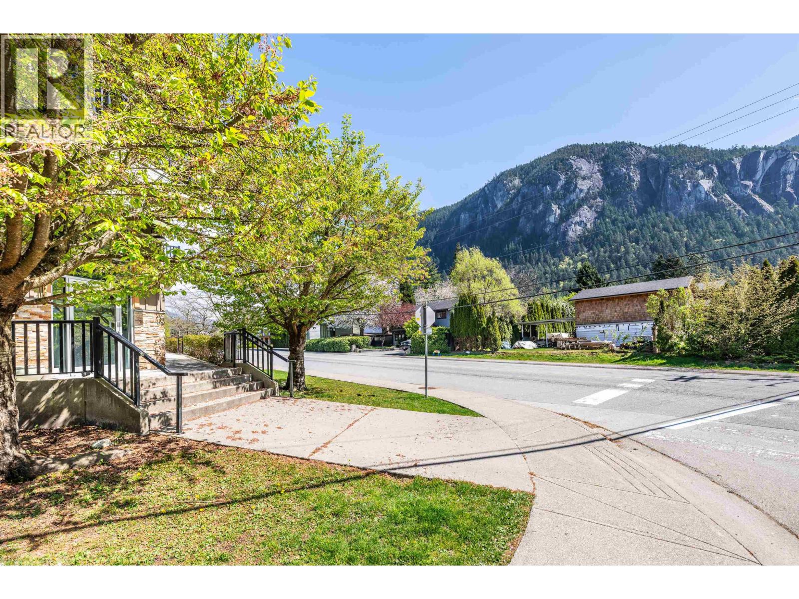 102&103 1909 Maple Drive, Squamish, British Columbia  V8B 0T1 - Photo 5 - C8078539