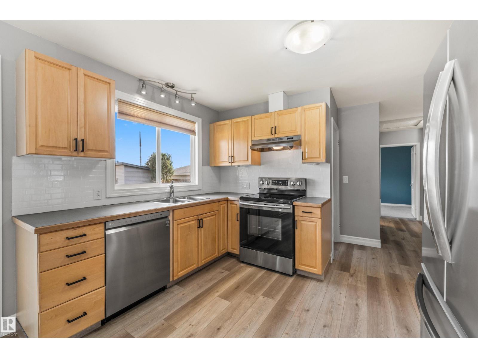 7927 71 Av Nw, Edmonton, Alberta  T6C 0B1 - Photo 4 - E4485992