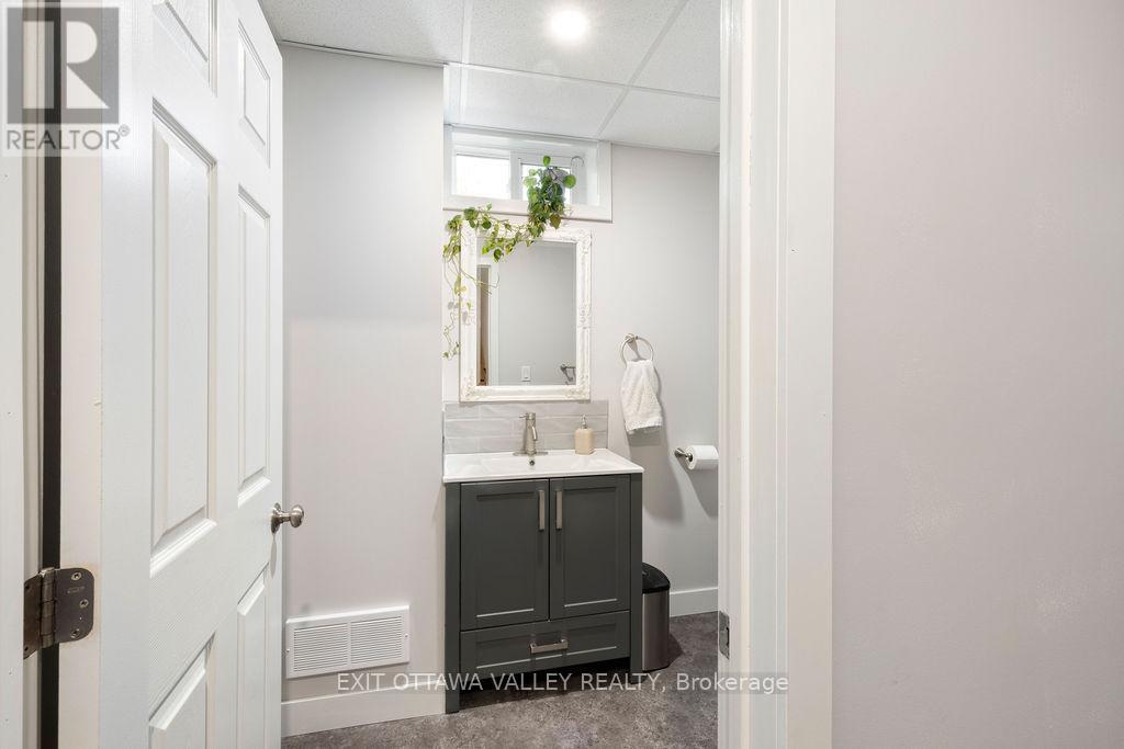 39090 Combermere Road, Madawaska Valley, Ontario  K0J 1L0 - Photo 19 - X13088570