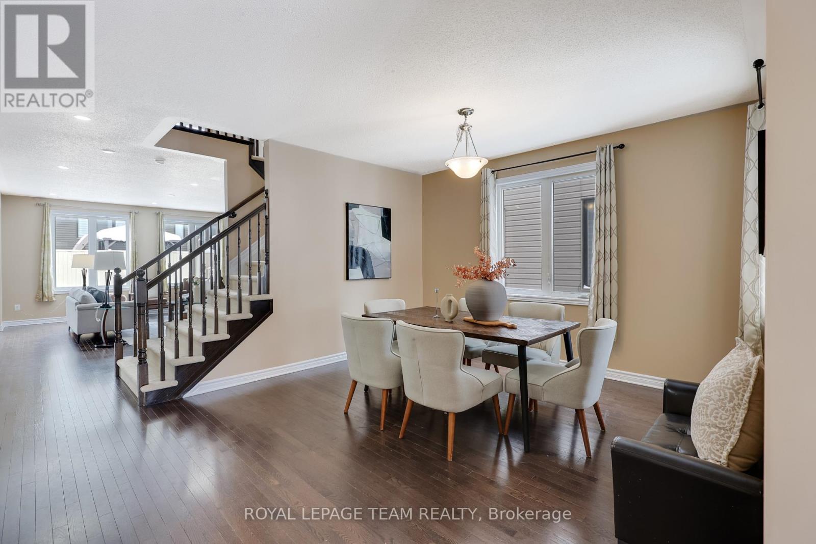 209 Mission Trail Crescent, Ottawa, Ontario  K2T 0H7 - Photo 4 - X12920216