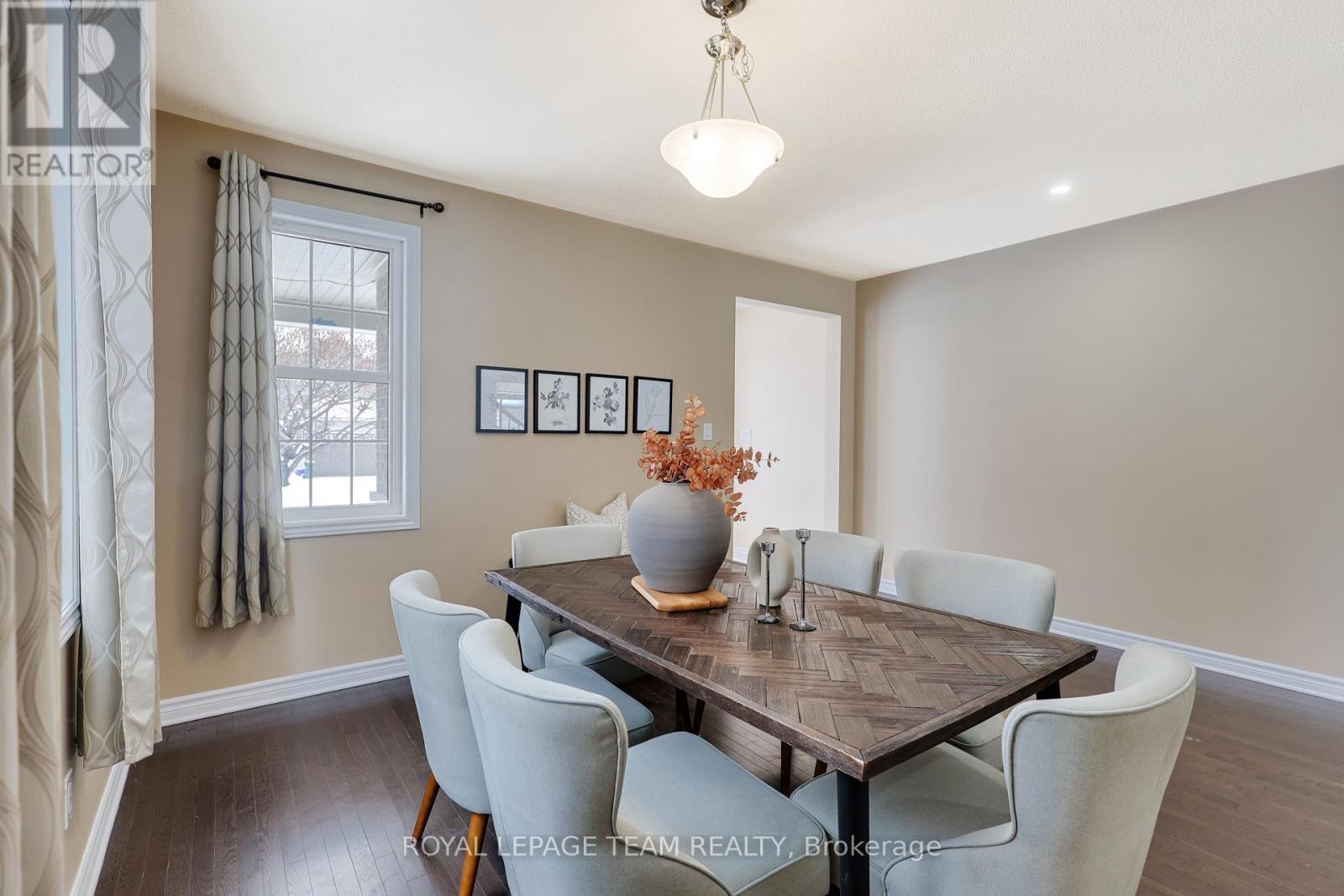 209 Mission Trail Crescent, Ottawa, Ontario  K2T 0H7 - Photo 6 - X12920216