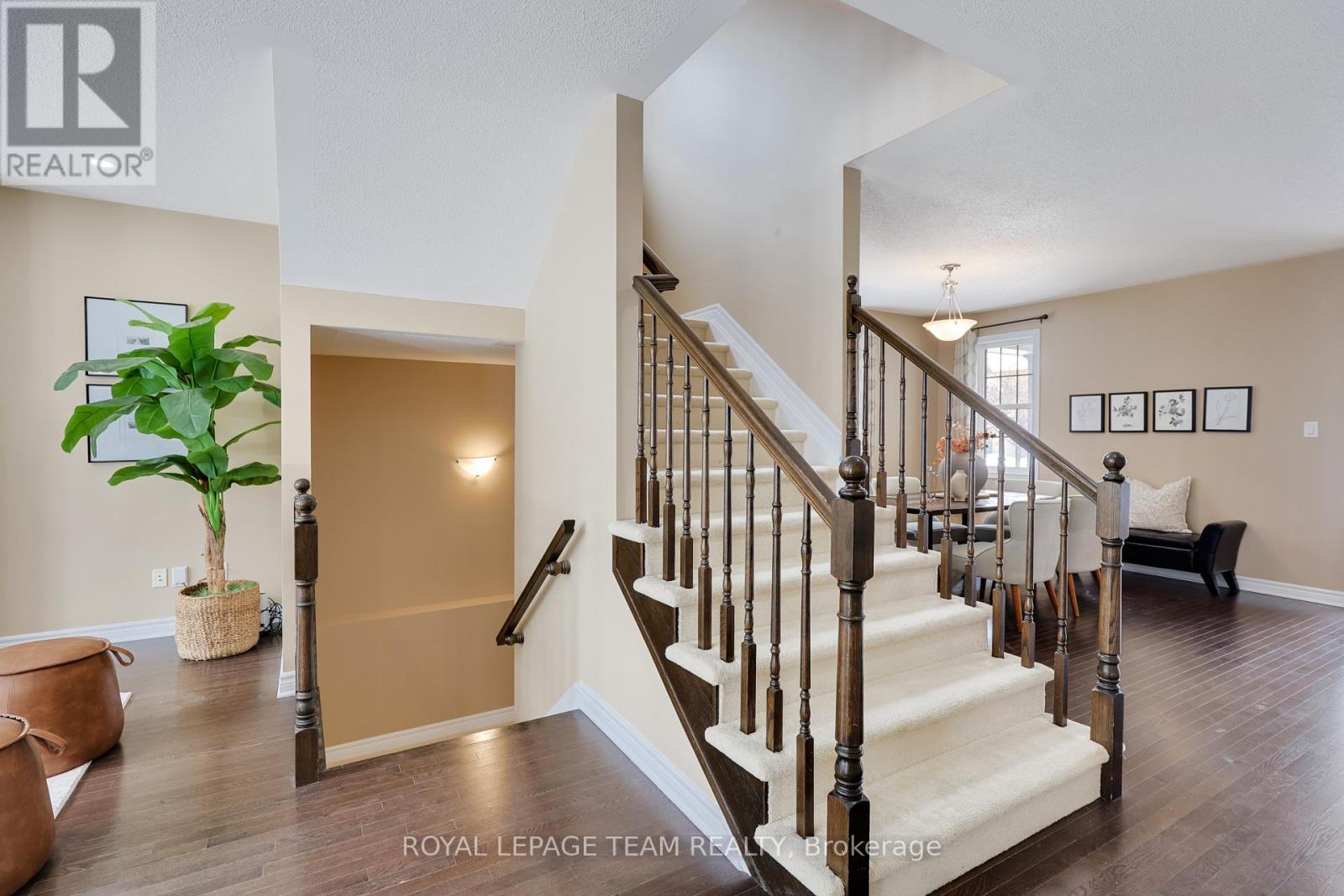 209 Mission Trail Crescent, Ottawa, Ontario  K2T 0H7 - Photo 8 - X12920216