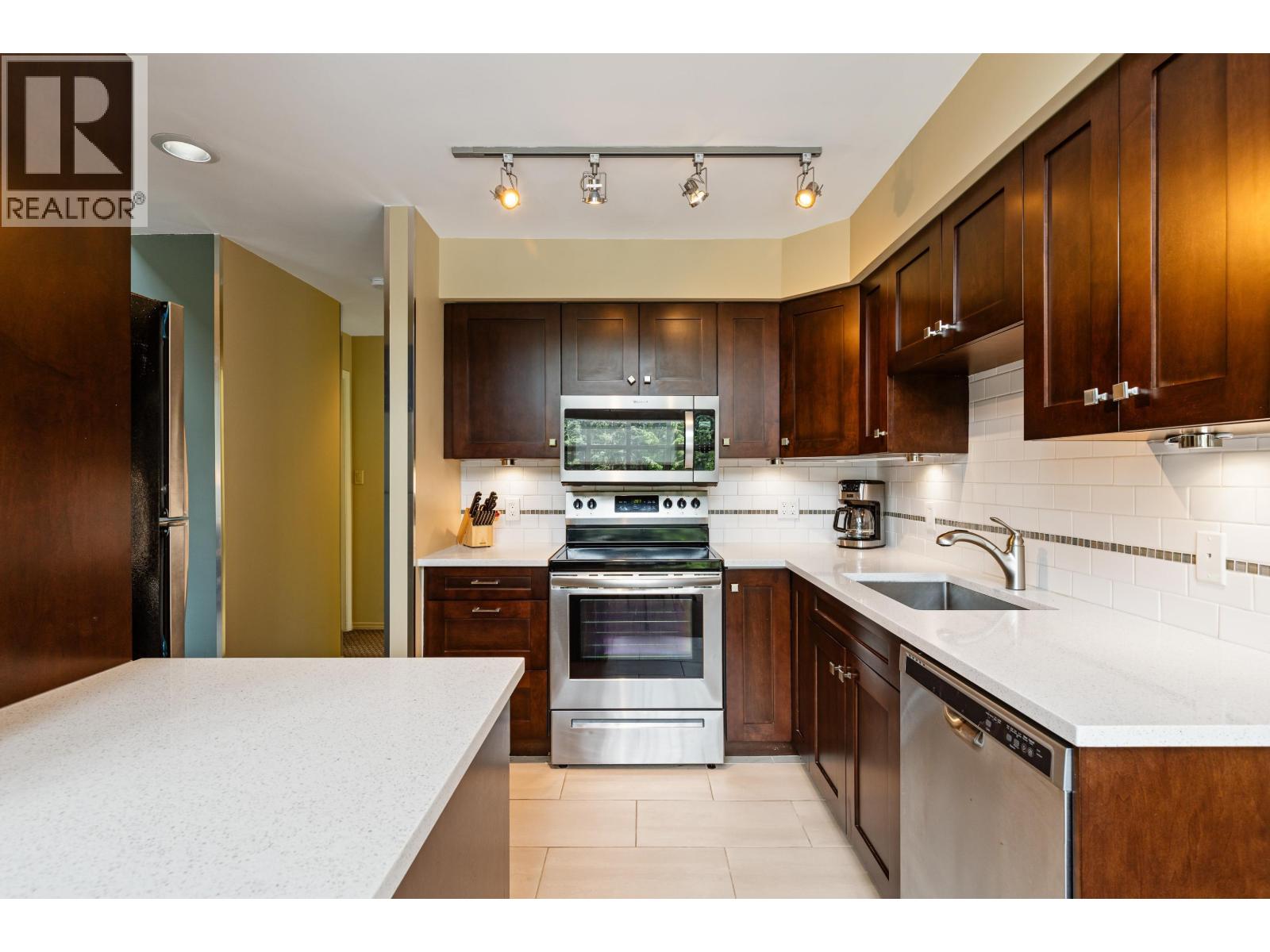 208 4865 Painted Cliff Road, Whistler, British Columbia  V8E 1C8 - Photo 3 - R3044415