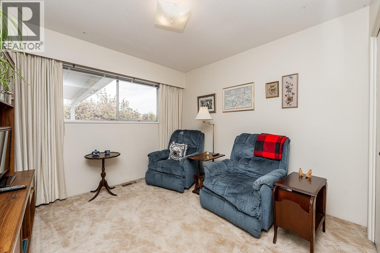 7055 Kitchener Street, Burnaby, British Columbia  V5A 1K8 - Photo 17 - R3120063