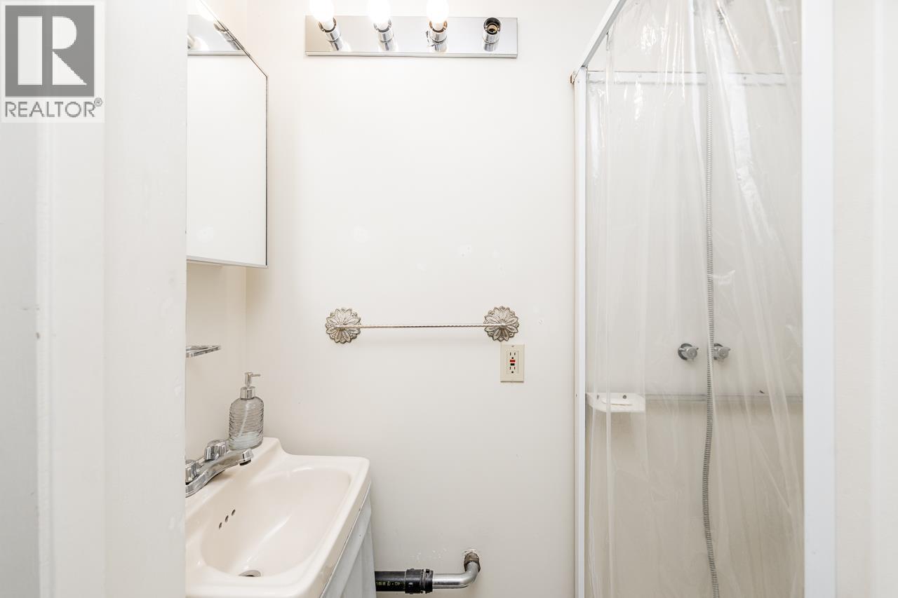 7055 Kitchener Street, Burnaby, British Columbia  V5A 1K8 - Photo 24 - R3120063