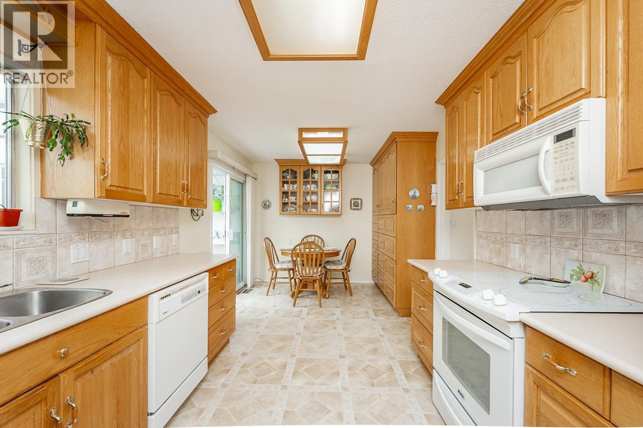 7055 Kitchener Street, Burnaby, British Columbia  V5A 1K8 - Photo 8 - R3120063