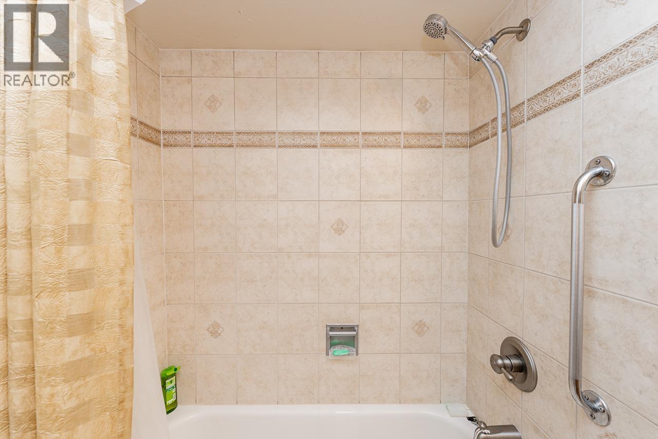7055 Kitchener Street, Burnaby, British Columbia  V5A 1K8 - Photo 19 - R3120063