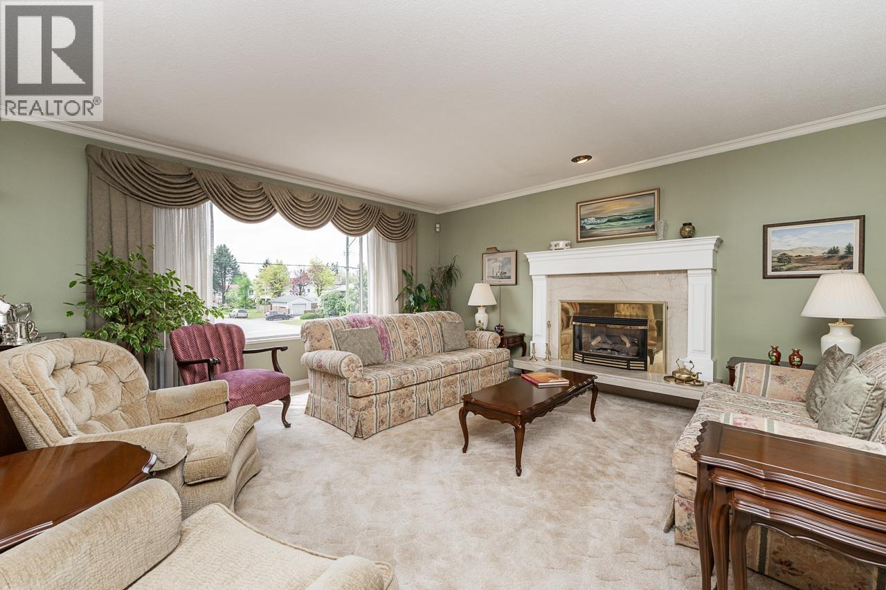 7055 Kitchener Street, Burnaby, British Columbia  V5A 1K8 - Photo 3 - R3120063