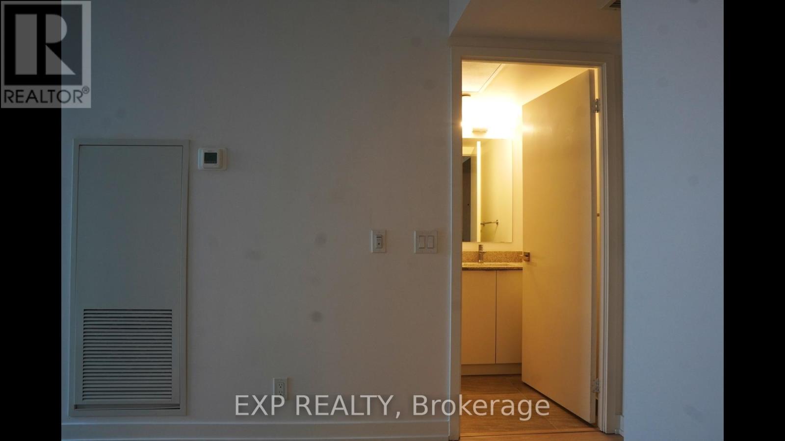 217 - 30 Tretti Way, Toronto, Ontario  M3H 0E3 - Photo 6 - C13091094