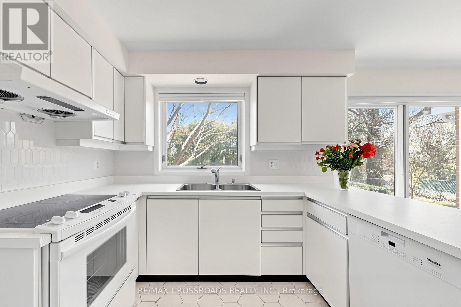 9 Tullamore Drive, Toronto, Ontario  M2L 2E9 - Photo 16 - C13091194