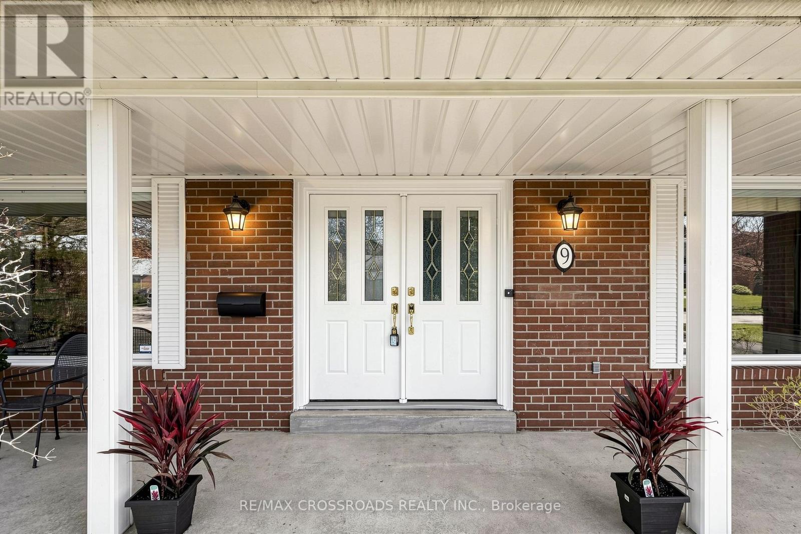9 Tullamore Drive, Toronto, Ontario  M2L 2E9 - Photo 2 - C13091194
