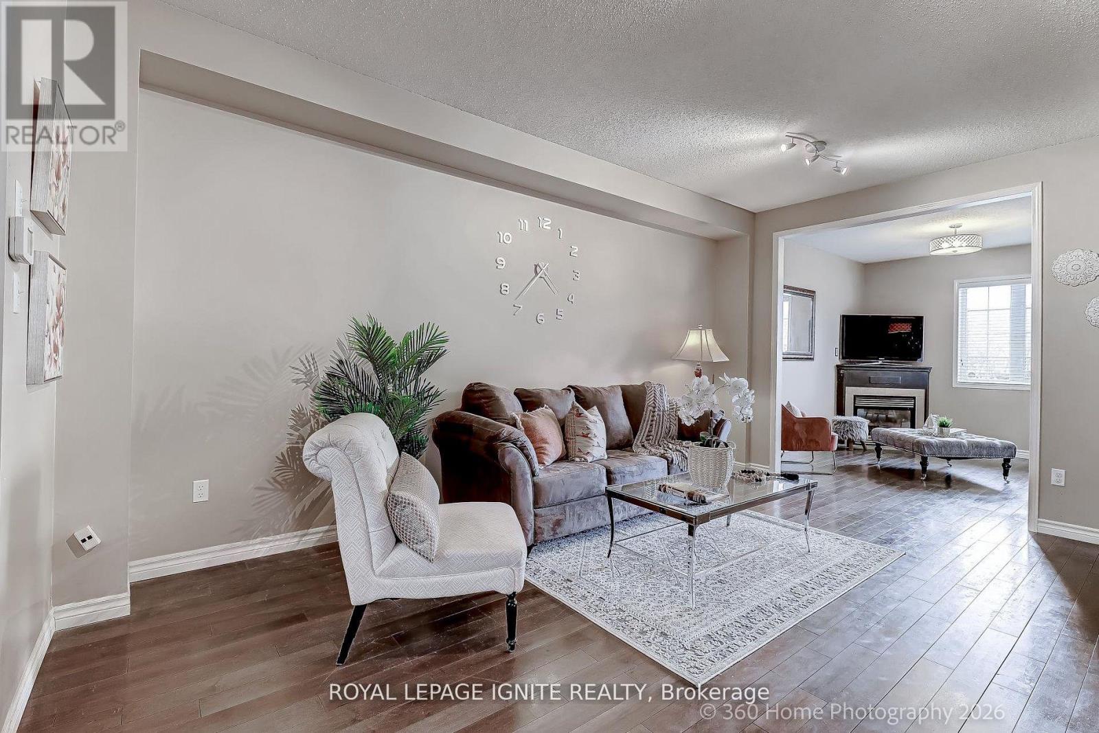 48 Thorp Crescent, Ajax, Ontario  L1T 0G9 - Photo 4 - E13091104
