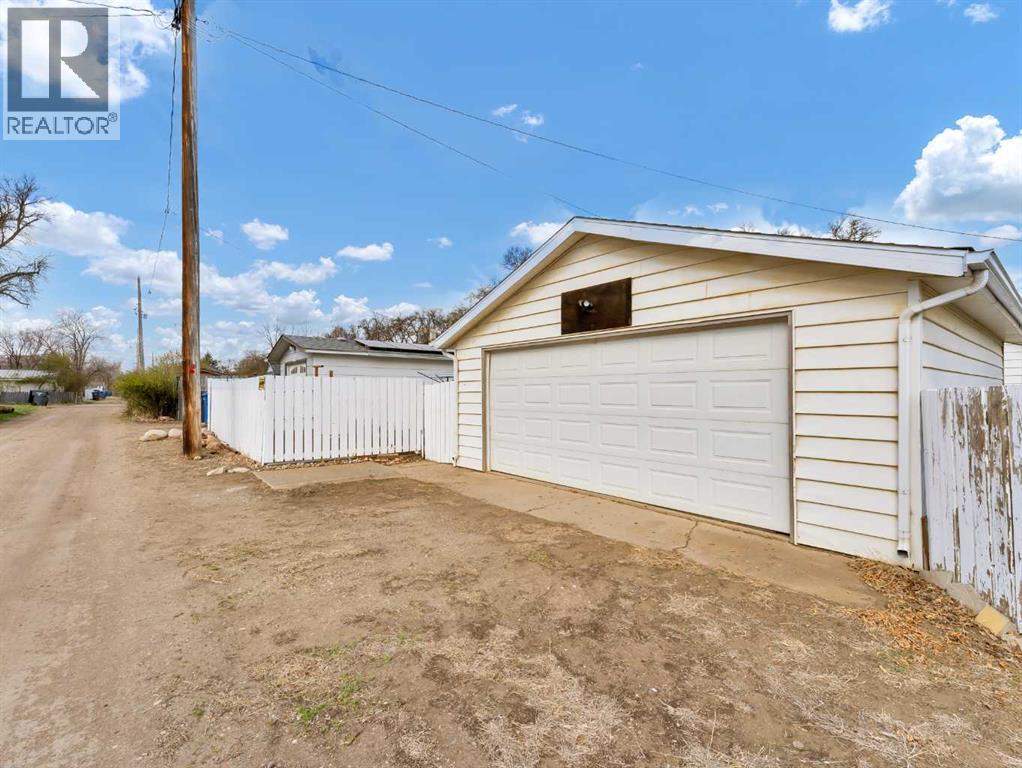 819b 3 Street Se, Medicine Hat, Alberta  T1A 0J4 - Photo 44 - A2308579