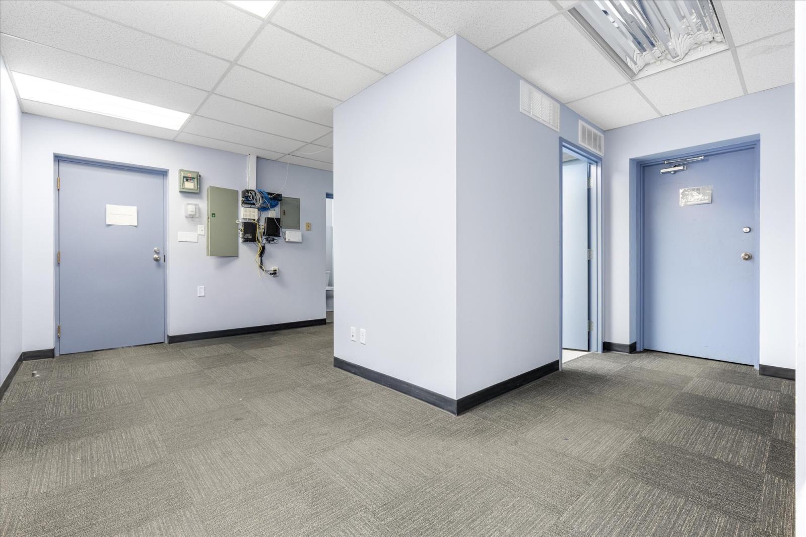 Back Office, 10047  81 Ave Nw, Edmonton, Alberta  T6E 1W7 - Photo 23 - 44811844