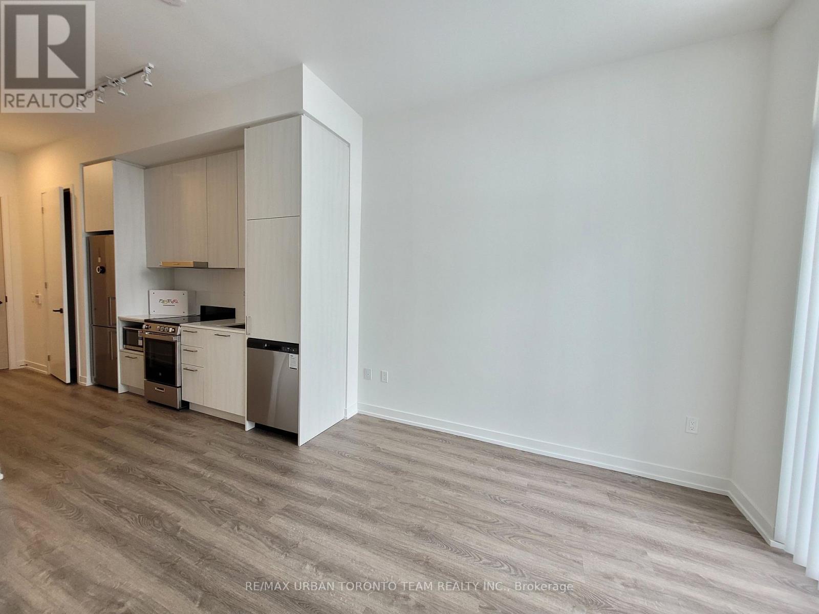 602 - 195 Commerce Street, Vaughan, Ontario  L4K 0P9 - Photo 3 - N13091138