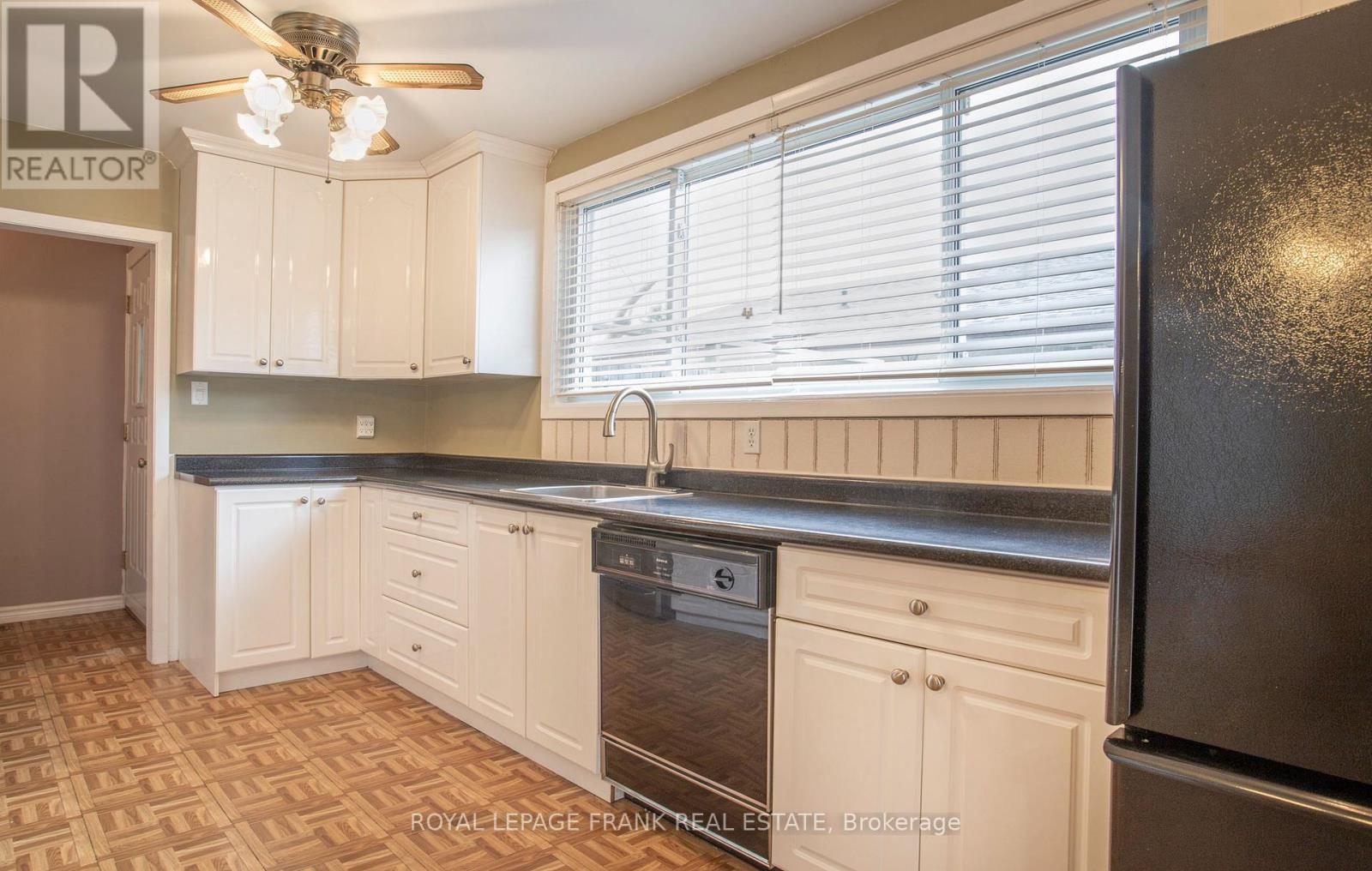 25 Shoreland Crescent, Toronto, Ontario  M1G 1M4 - Photo 11 - E13091436