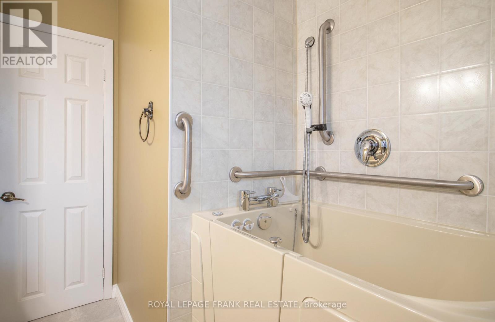 25 Shoreland Crescent, Toronto, Ontario  M1G 1M4 - Photo 20 - E13091436