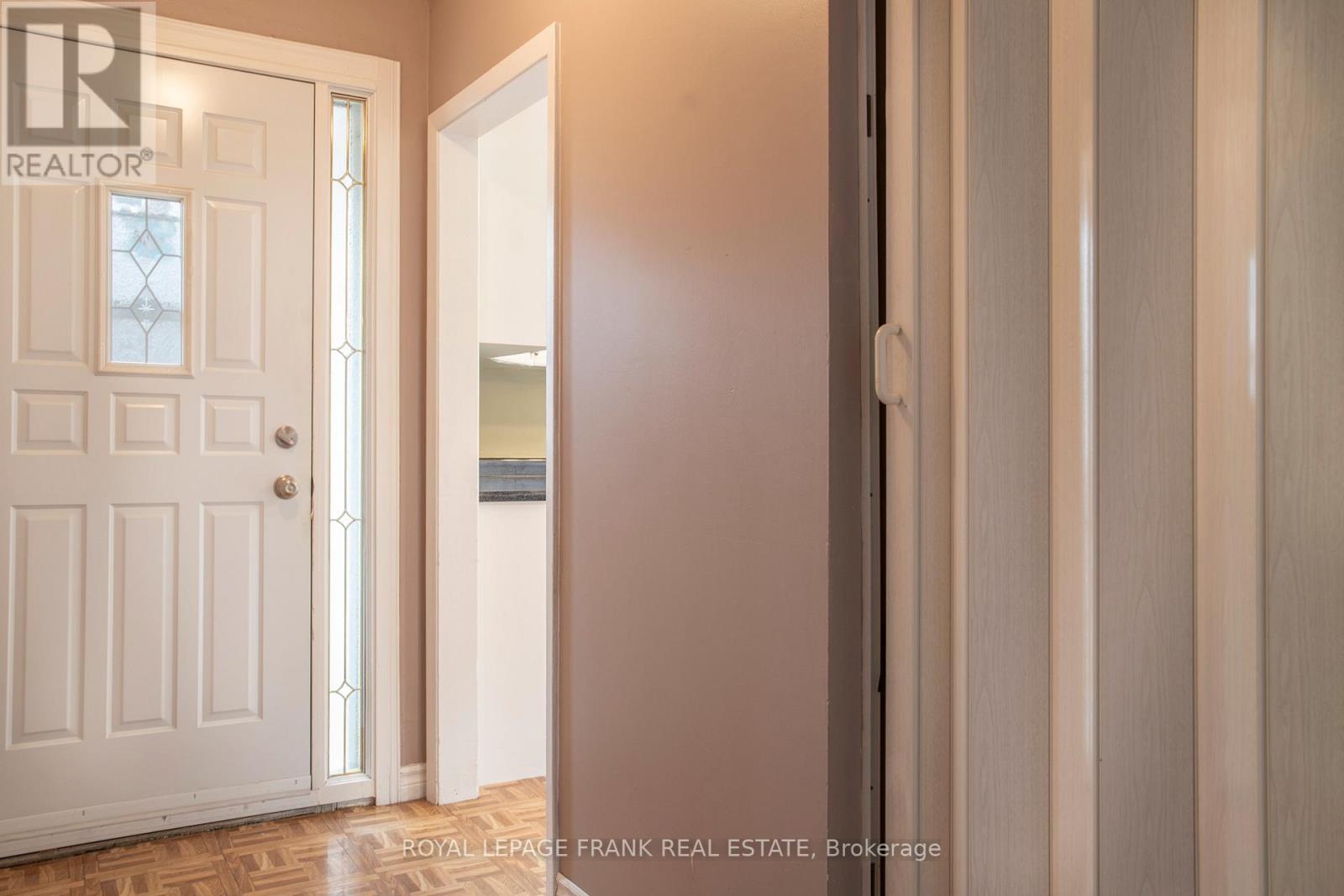 25 Shoreland Crescent, Toronto, Ontario  M1G 1M4 - Photo 3 - E13091436