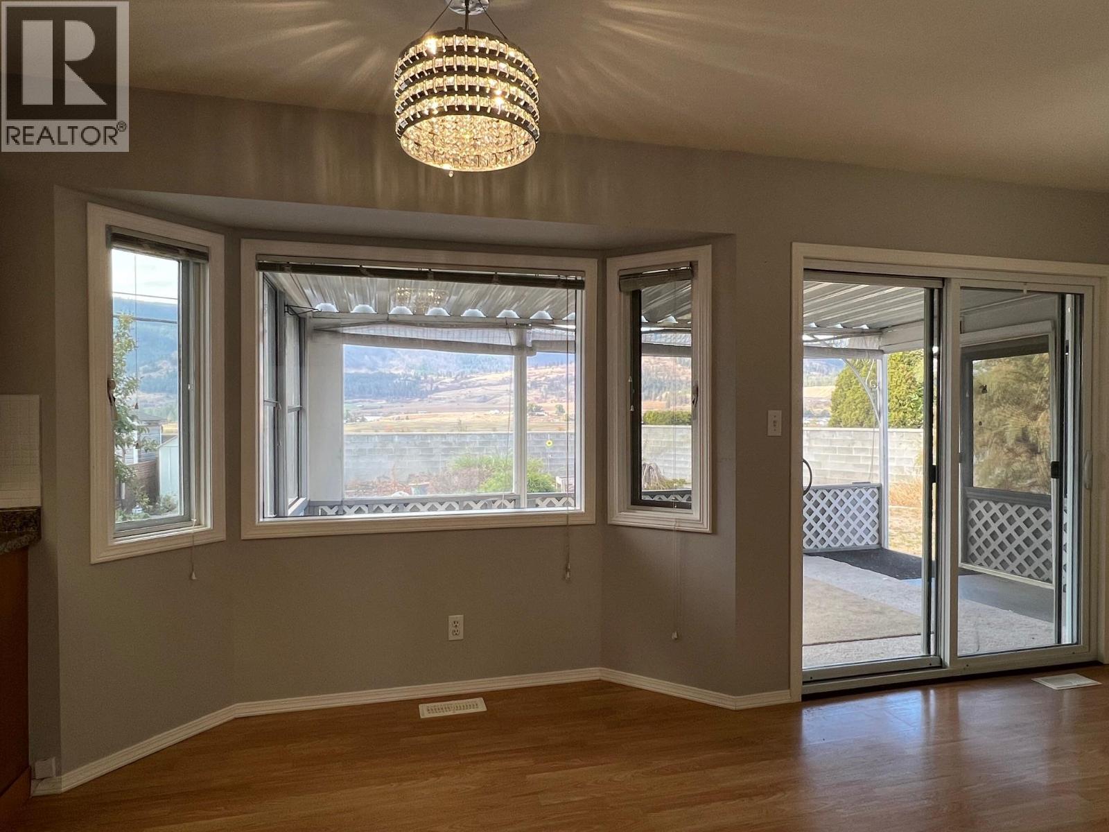 102 1st Street, Vernon, British Columbia  V1H 1Z1 - Photo 5 - 10366081