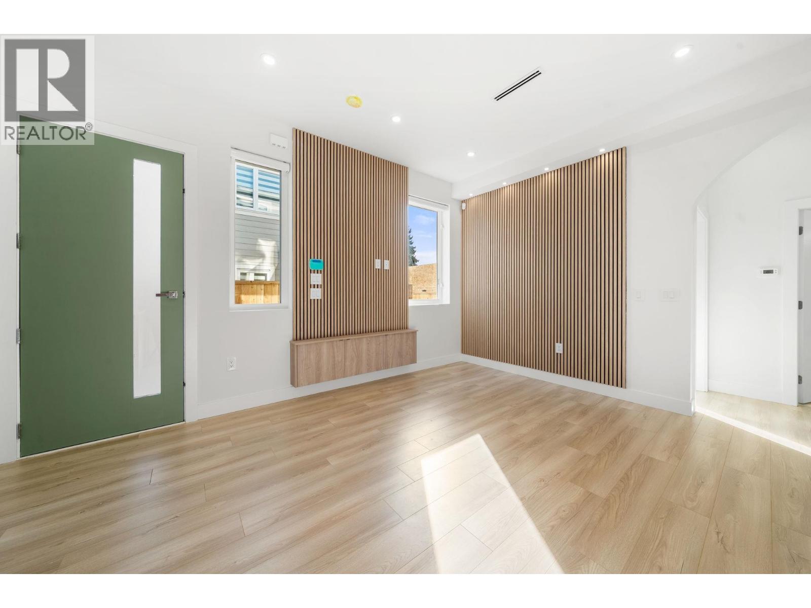 1 3583 Haida Street, Vancouver, British Columbia  V5M 3Y9 - Photo 1 - R3119027