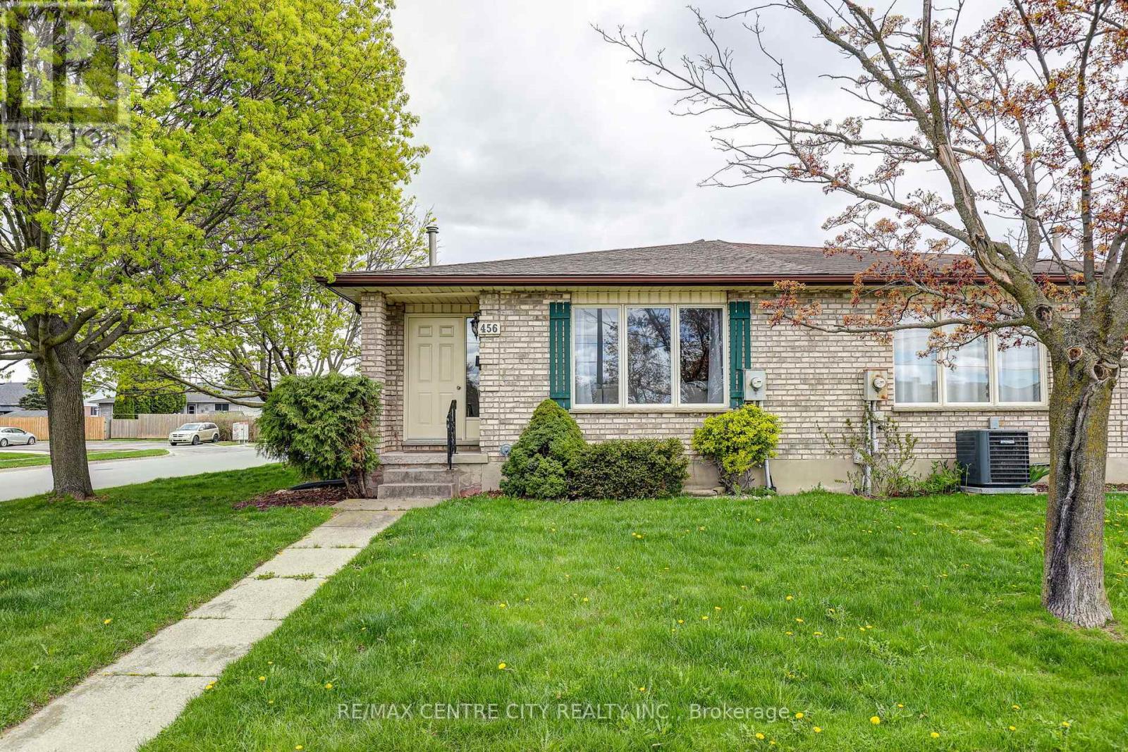 456 Wellington Street, St. Thomas, Ontario  N5R 5X8 - Photo 1 - X13091498
