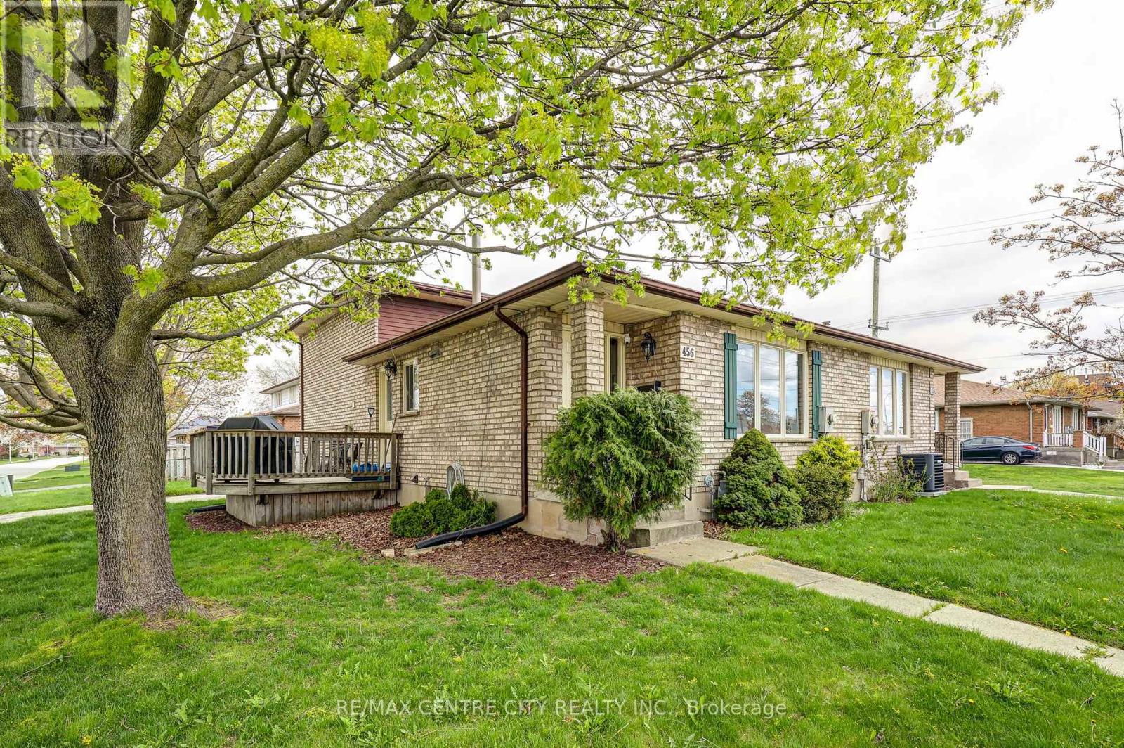 456 Wellington Street, St. Thomas, Ontario  N5R 5X8 - Photo 2 - X13091498