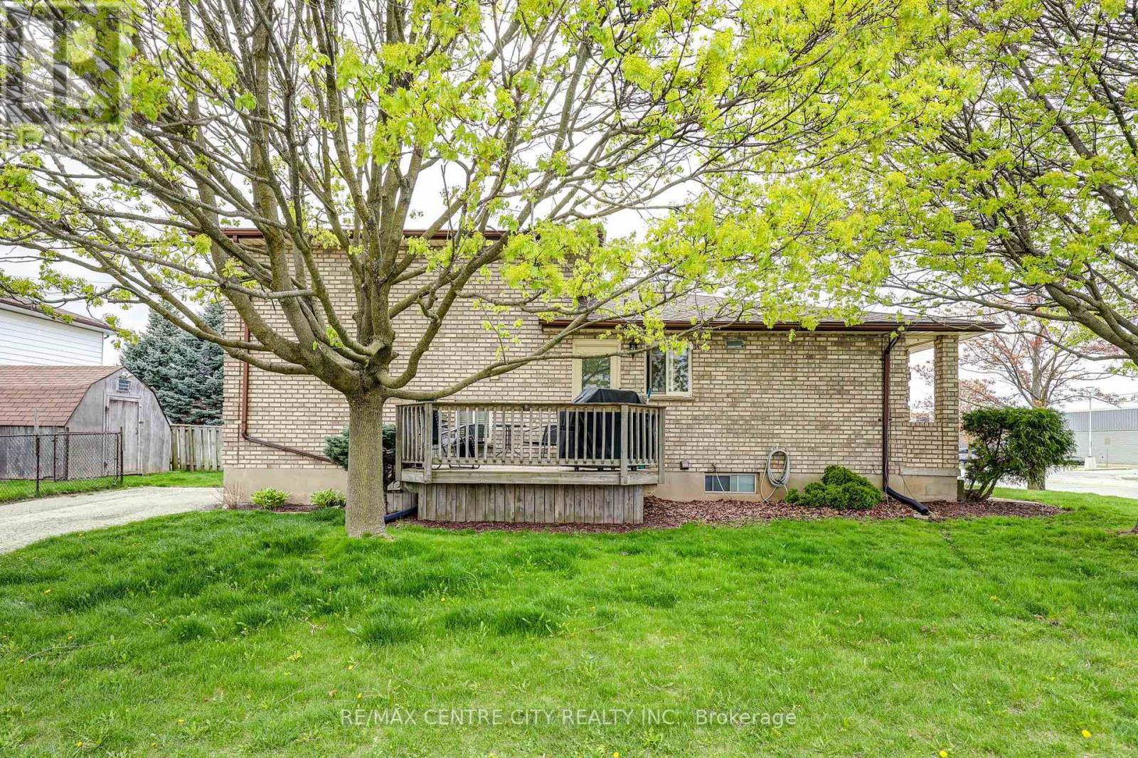 456 Wellington Street, St. Thomas, Ontario  N5R 5X8 - Photo 3 - X13091498