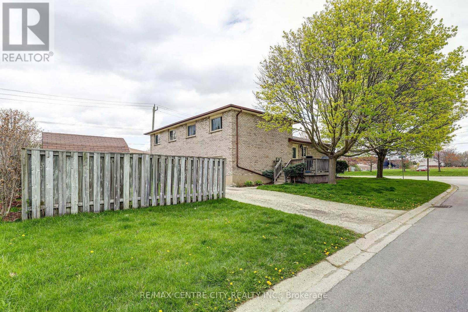 456 Wellington Street, St. Thomas, Ontario  N5R 5X8 - Photo 4 - X13091498