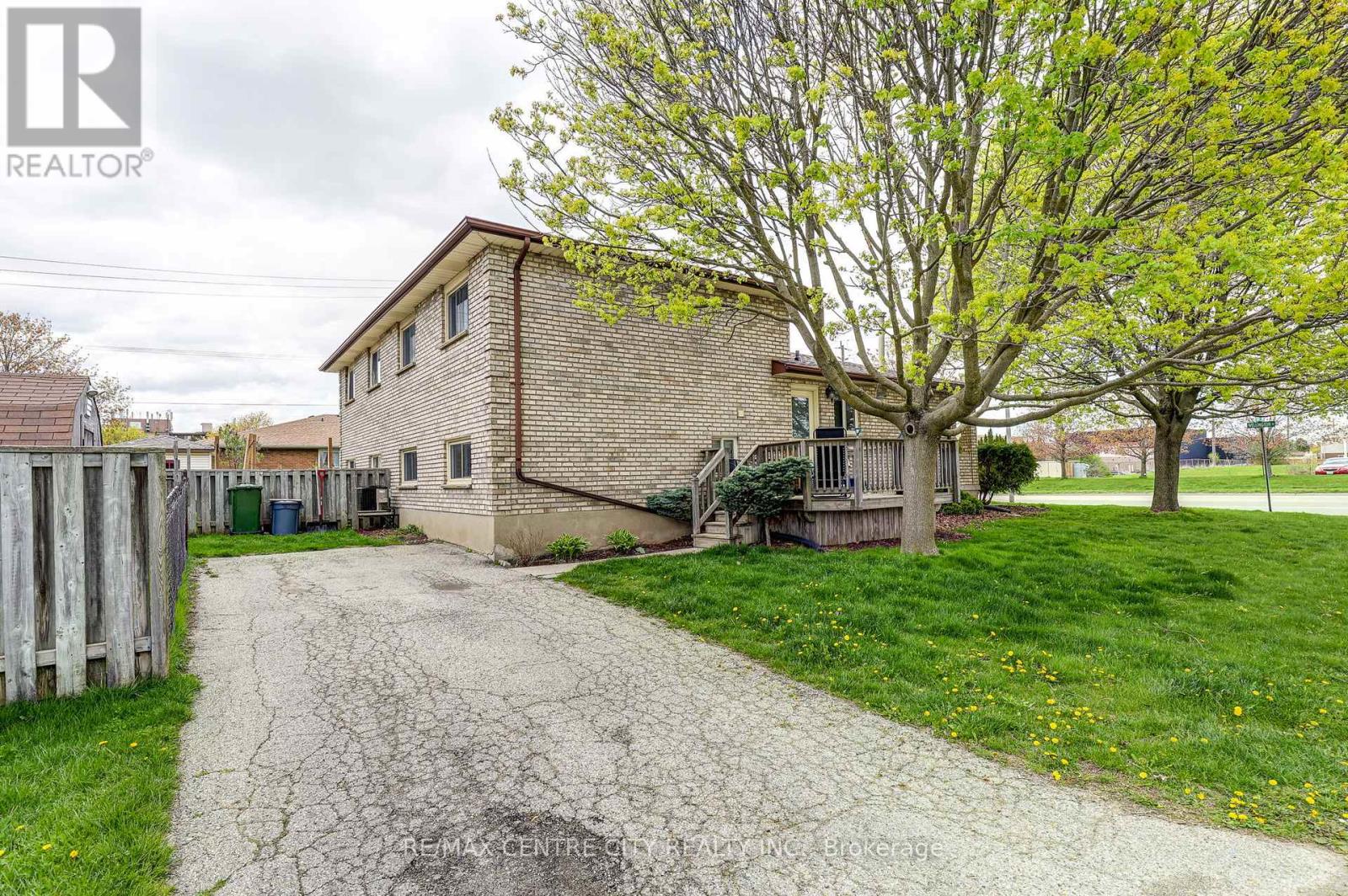 456 Wellington Street, St. Thomas, Ontario  N5R 5X8 - Photo 5 - X13091498