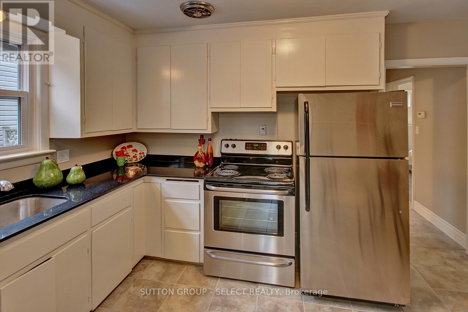 196 Emery Street E, London South, Ontario  N6C 2E2 - Photo 10 - X13091580