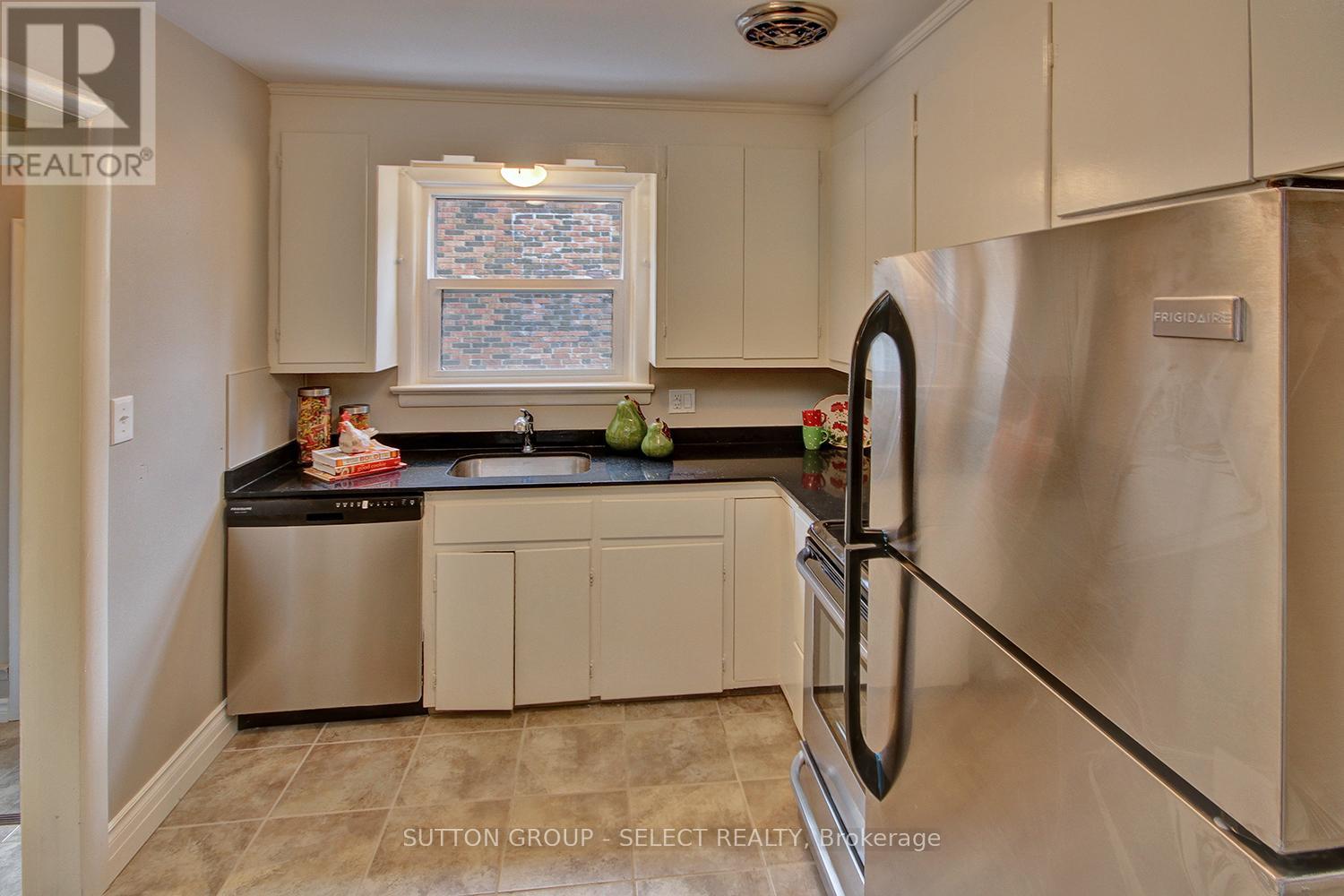 196 Emery Street E, London South, Ontario  N6C 2E2 - Photo 8 - X13091580