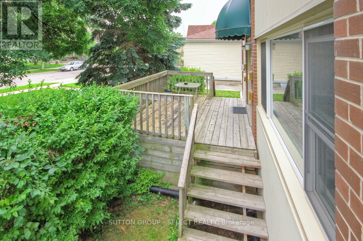 230 Emery Street E, London South, Ontario  N6C 2E2 - Photo 3 - X13091584