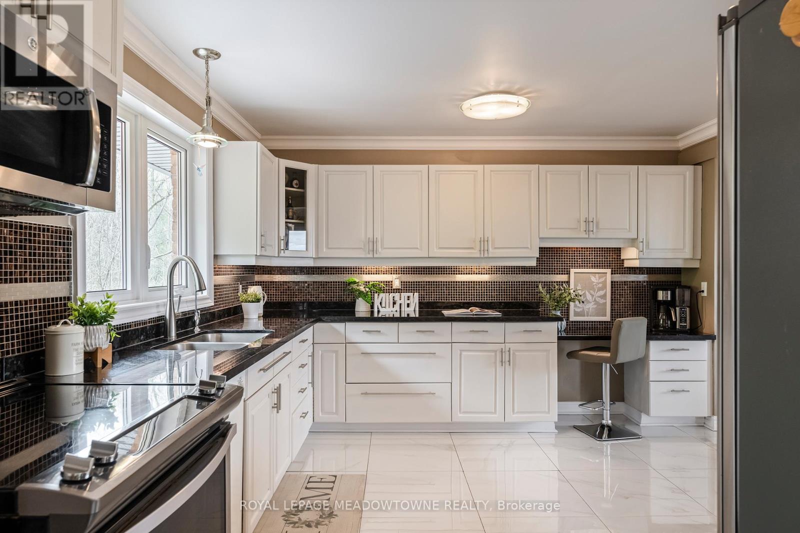 15585 Clayhill Road, Halton Hills, Ontario  L7G 4S8 - Photo 14 - W13074242