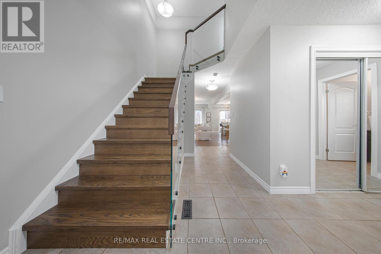 864 Frontenac Crescent, Woodstock, Ontario  N4V 0A8 - Photo 4 - X13091082