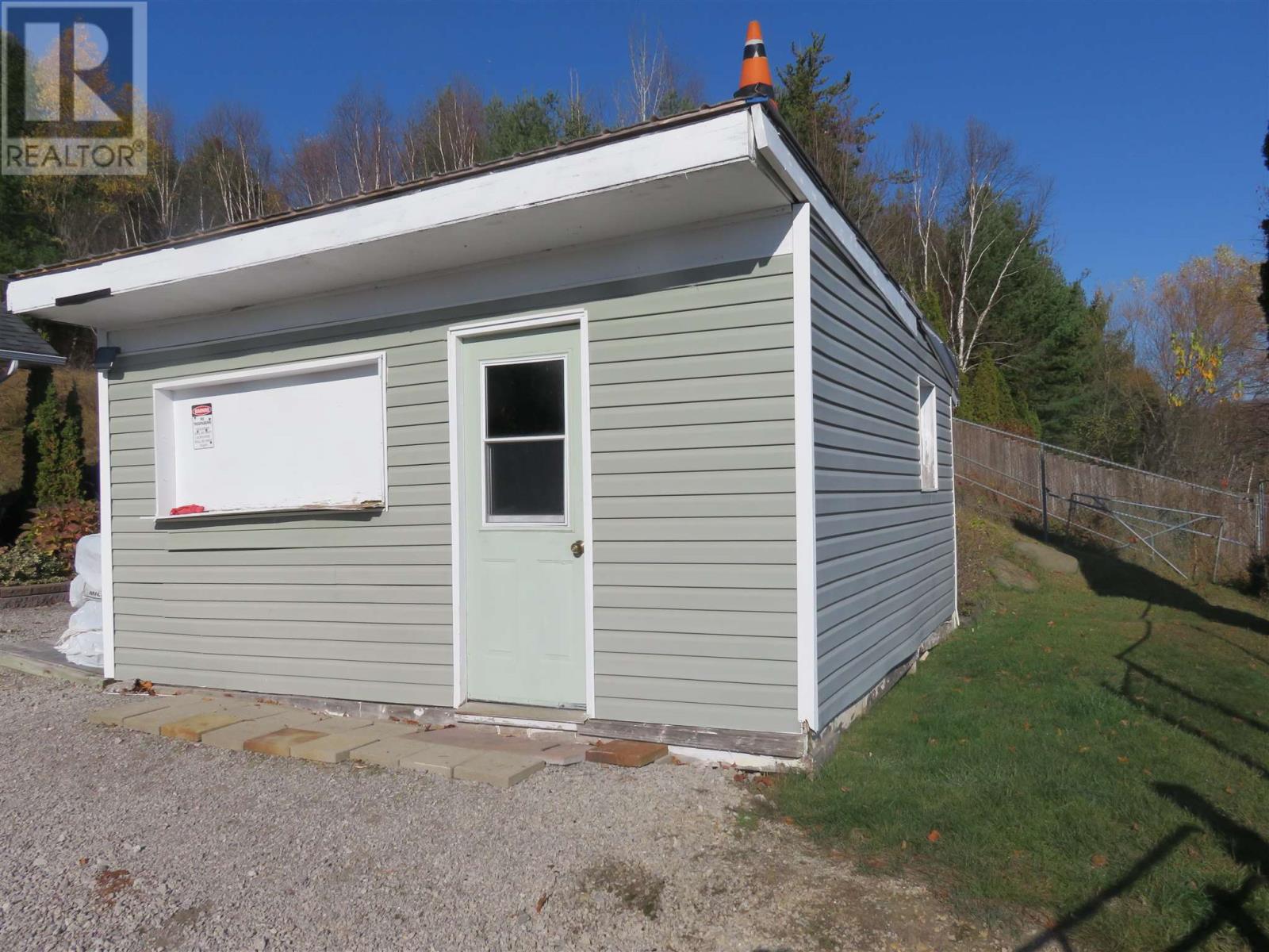 60 Hergott Ave, Elliot Lake, Ontario  P5A 3A8 - Photo 3 - SM260893