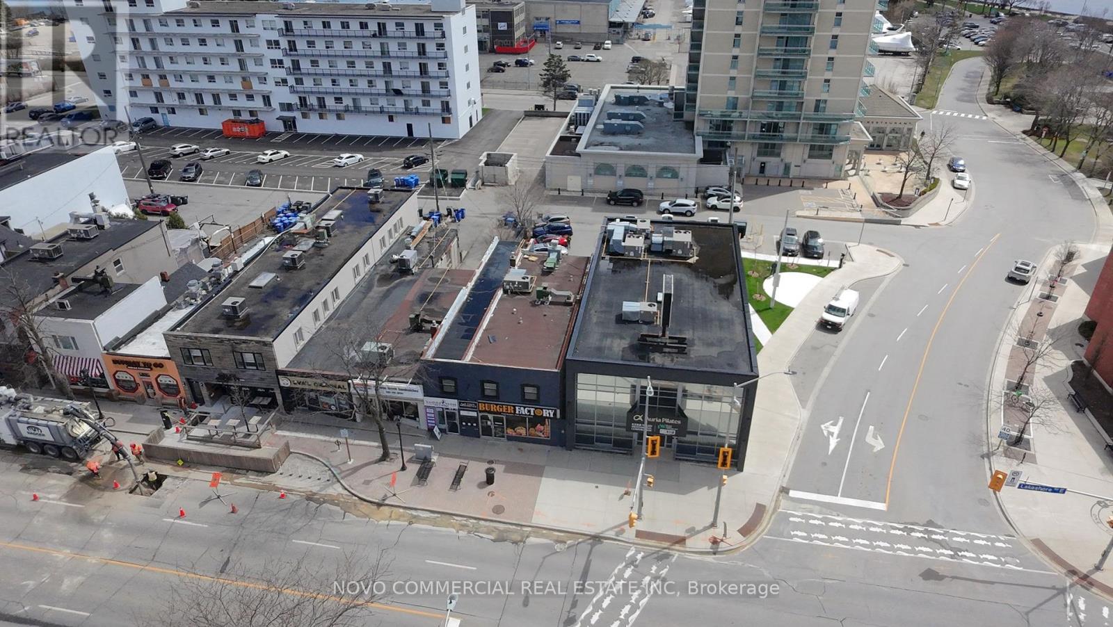 47 Lakeshore Road E, Mississauga, Ontario  L5G 1C9 - Photo 4 - W12987112