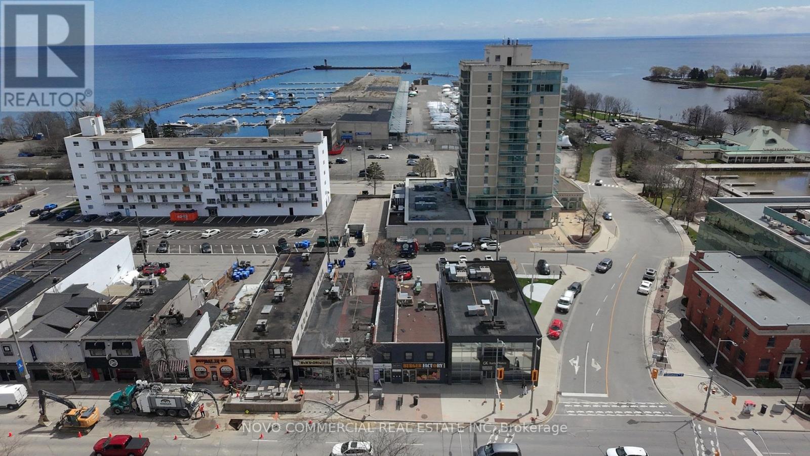 47 Lakeshore Road E, Mississauga, Ontario  L5G 1C9 - Photo 7 - W12987112