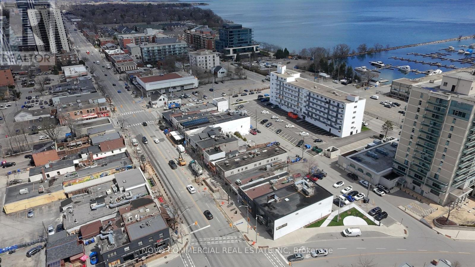 47 Lakeshore Road E, Mississauga, Ontario  L5G 1C9 - Photo 5 - W12987112