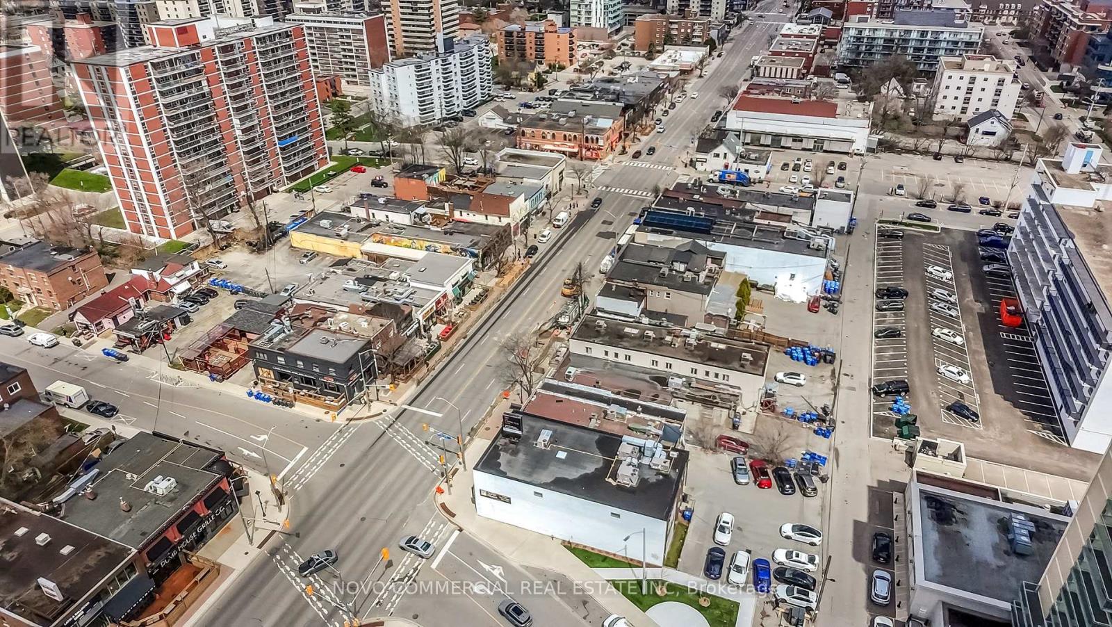47 Lakeshore Road E, Mississauga, Ontario  L5G 1C9 - Photo 6 - W12987112