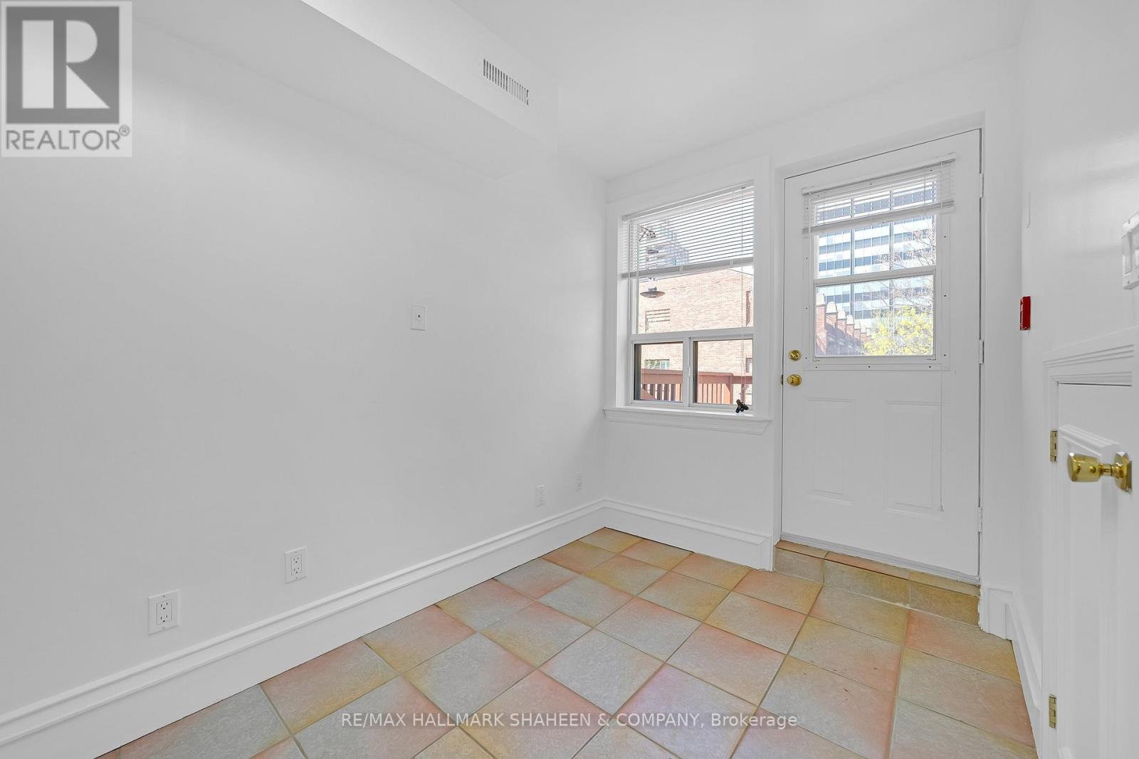 3 - 12 Foxbar Road, Toronto, Ontario  M4V 2G6 - Photo 13 - C13072836