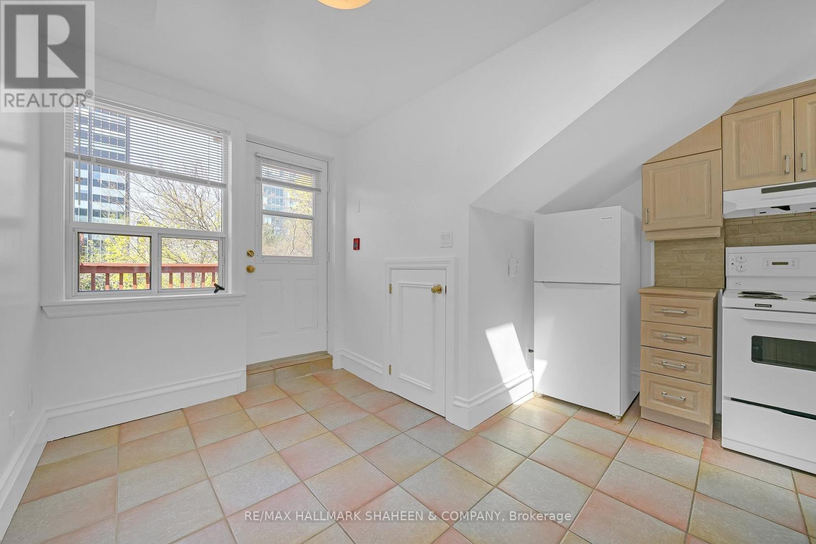 3 - 12 Foxbar Road, Toronto, Ontario  M4V 2G6 - Photo 12 - C13072836