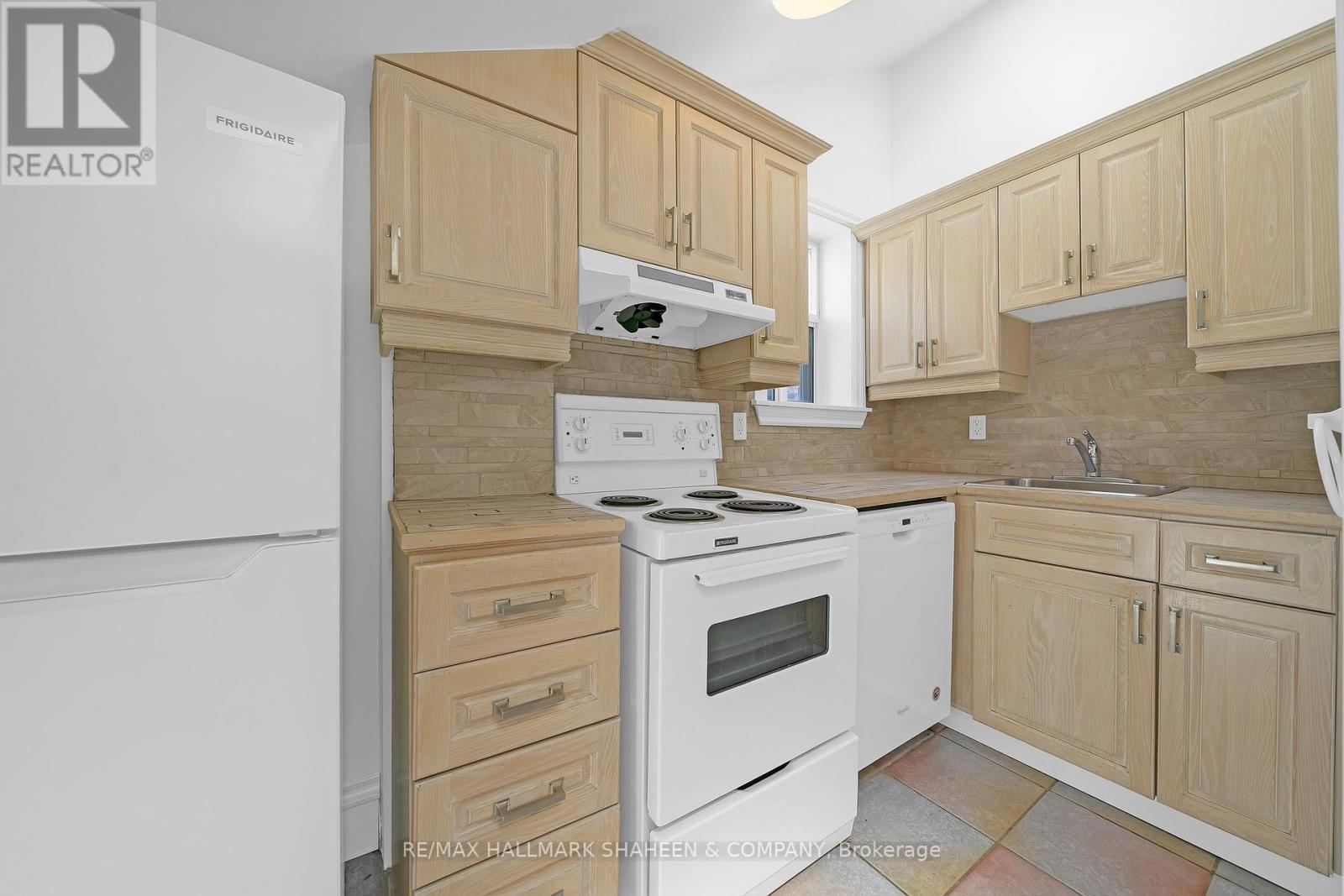 3 - 12 Foxbar Road, Toronto, Ontario  M4V 2G6 - Photo 14 - C13072836