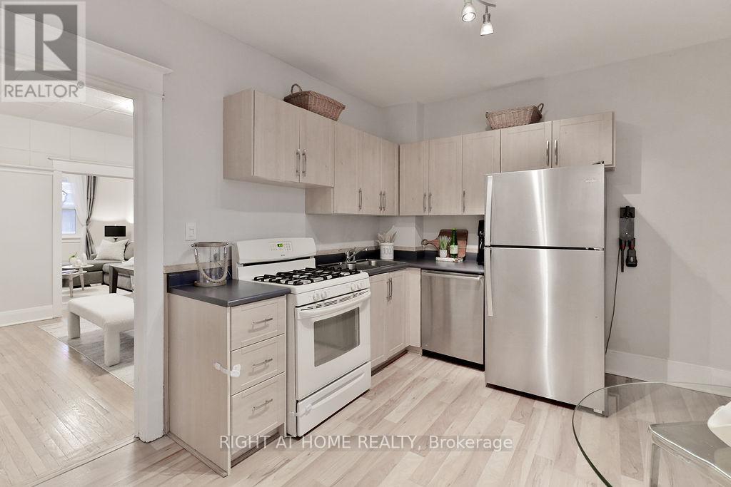130 Springdale Boulevard, Toronto, Ontario  M4J 1W9 - Photo 11 - E13087862