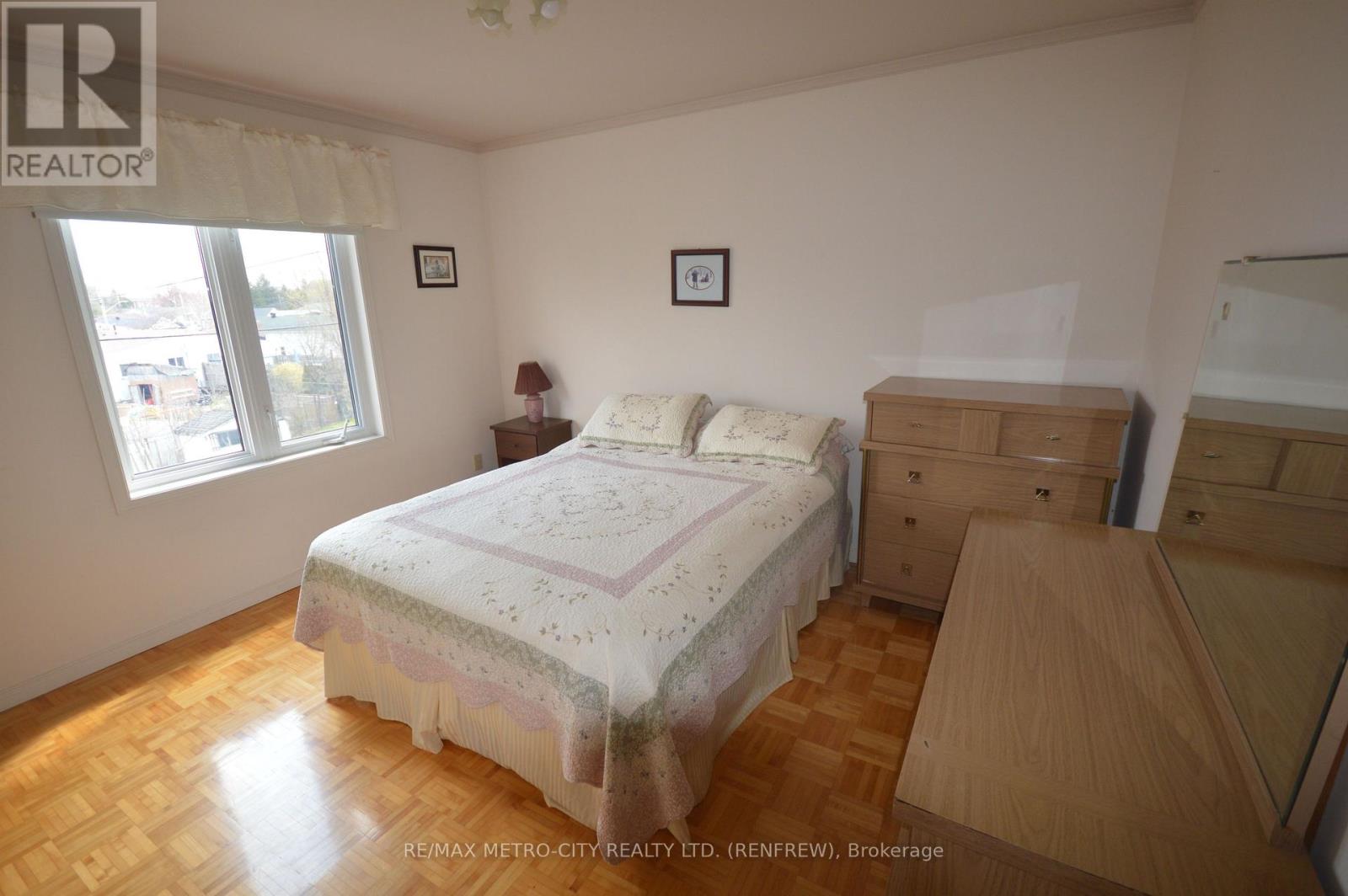 225 Vanier Crescent, Renfrew, Ontario  K7V 4K6 - Photo 9 - X13085398