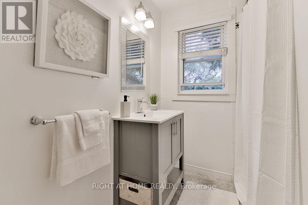 130 Springdale Boulevard, Toronto, Ontario  M4J 1W9 - Photo 18 - E13087862